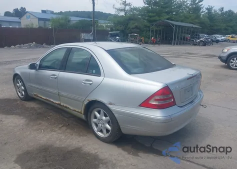 2003 Mercedes-Benz C 240 z USA, uszkodzony, nr VIN WDBRF81J03F354757